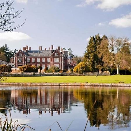Lynford Hall Hotel Mundford ภายนอก รูปภาพ