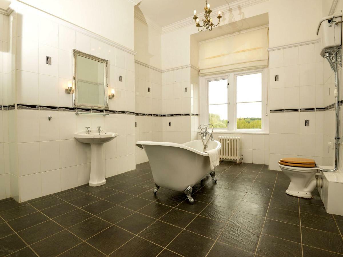 Lynford Hall Hotel Mundford ภายนอก รูปภาพ